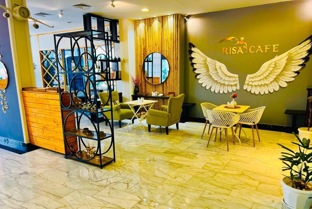 Golden Crown Hotel Alseeb Muscat Bagian luar foto
